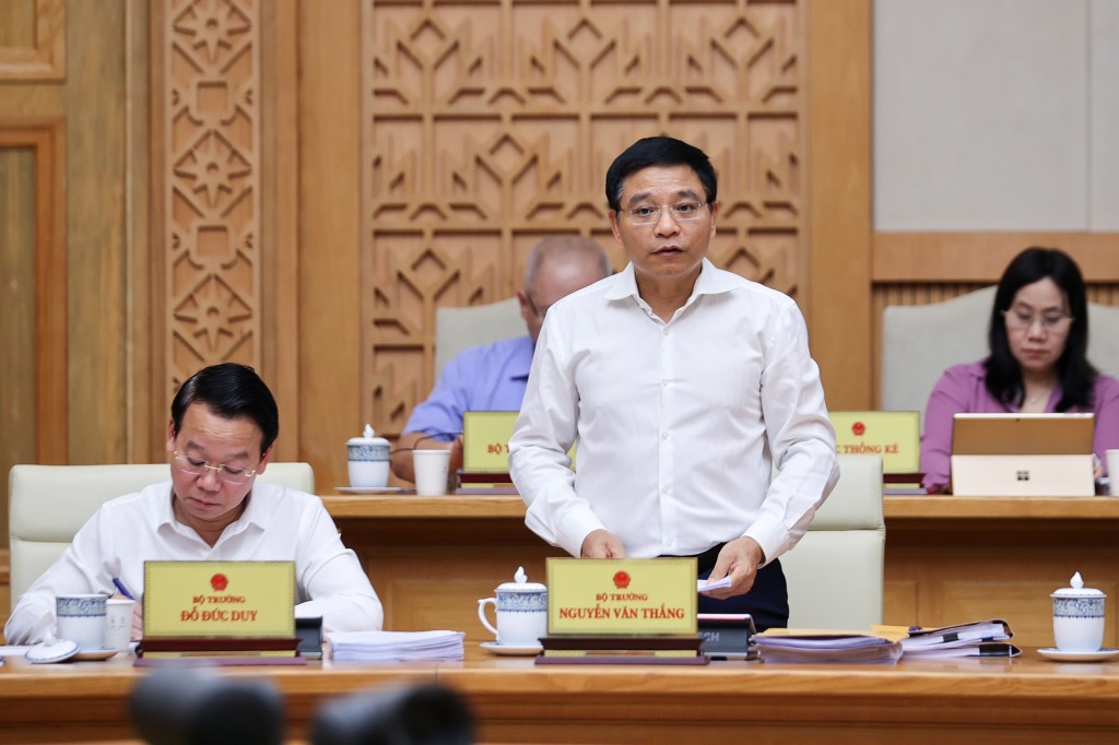 Bộ trưởng Bộ Tài chính Nguyễn Văn Thắng phát biểu tại phiên họp - Ảnh: VGP/Nhật Bắc