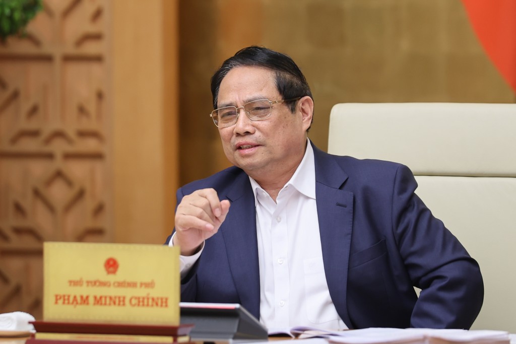 Thủ tướng nêu rõ, trong xu thế kinh tế toàn cầu suy giảm tăng trưởng, chúng ta vẫn đặt mục tiêu tăng trưởng kinh tế cao hơn, phấn đấu đạt từ 8% trong năm 2025, tạo đà, tạo thế, tạo lực cho tăng trưởng từ 2 con số những năm tiếp theo - Ảnh: VGP/Nhật Bắc