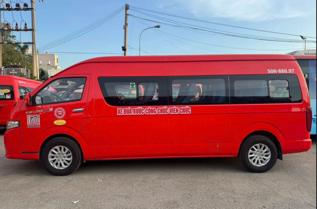 Xe đưa rước cán bộ, công chức