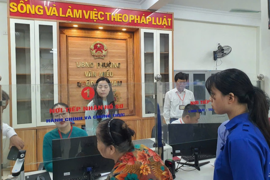 Thanh niên Thủ đô mở cao điểm hỗ trợ làm thủ tục hành chính