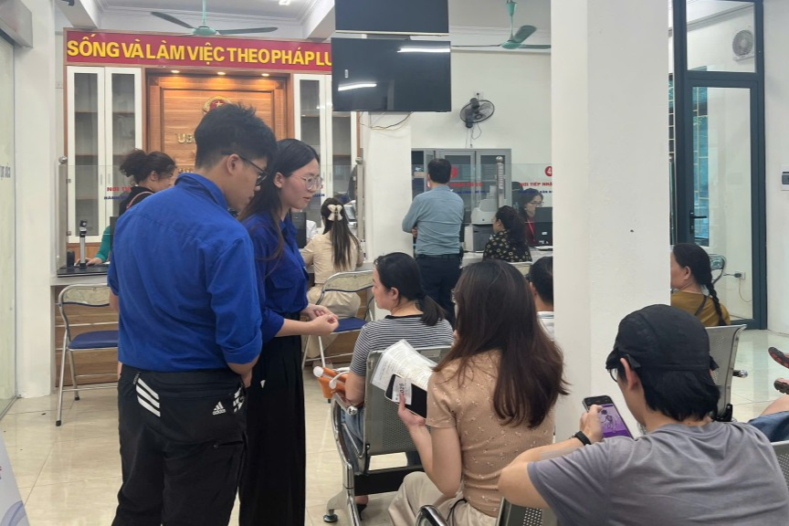 Thanh niên Thủ đô mở cao điểm hỗ trợ làm thủ tục hành chính