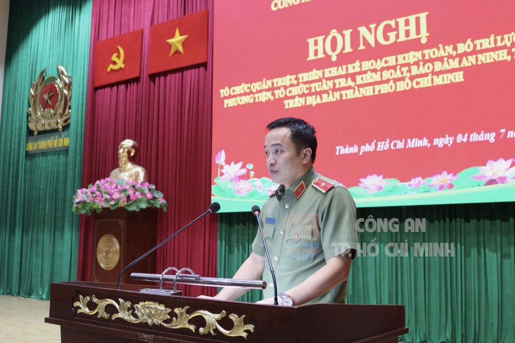 Thiếu tướng Mai Hoàng - Uỷ viên Ban Thường vụ Thành uỷ, Bí thư Đảng uỷ, Giám đốc Công an TP Hồ Chí Minh chủ trì và chỉ đạo Hội nghị (ảnh: Công an TP Hồ Chí Minh)