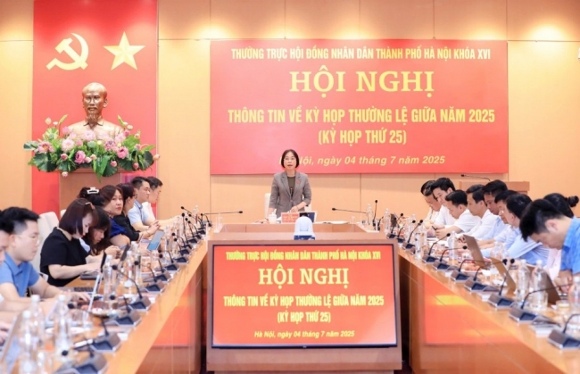 Xem xét nhiều nghị quyết triển khai, thi hành Luật Thủ đô