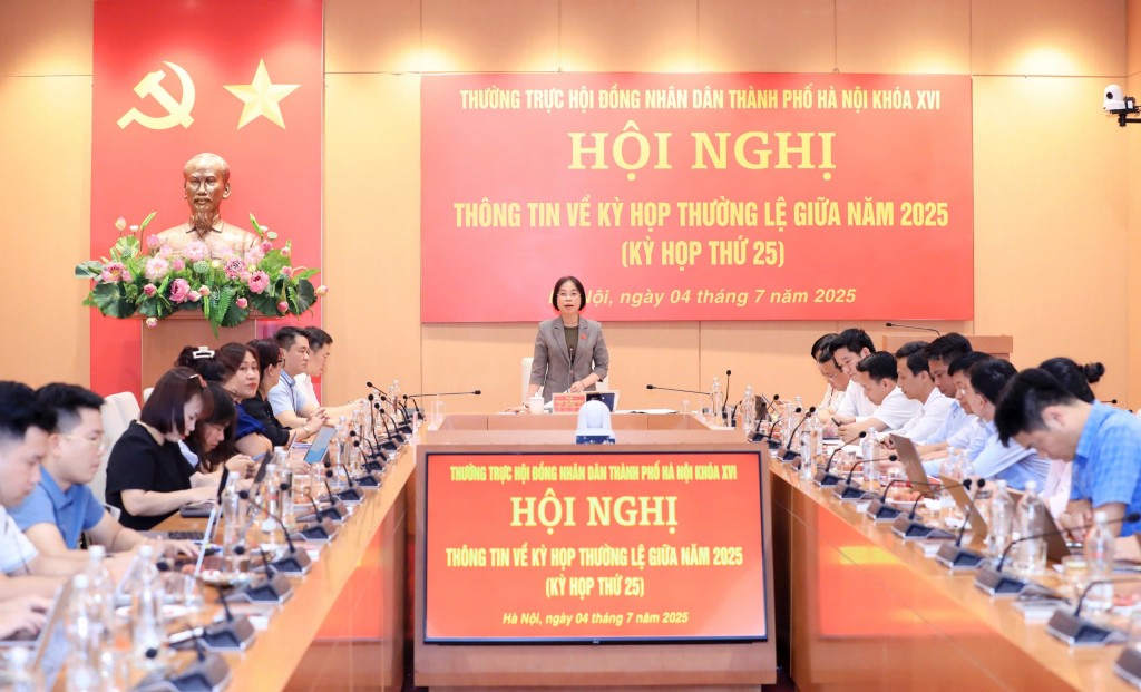 Xem xét nhiều nghị quyết triển khai, thi hành Luật Thủ đô