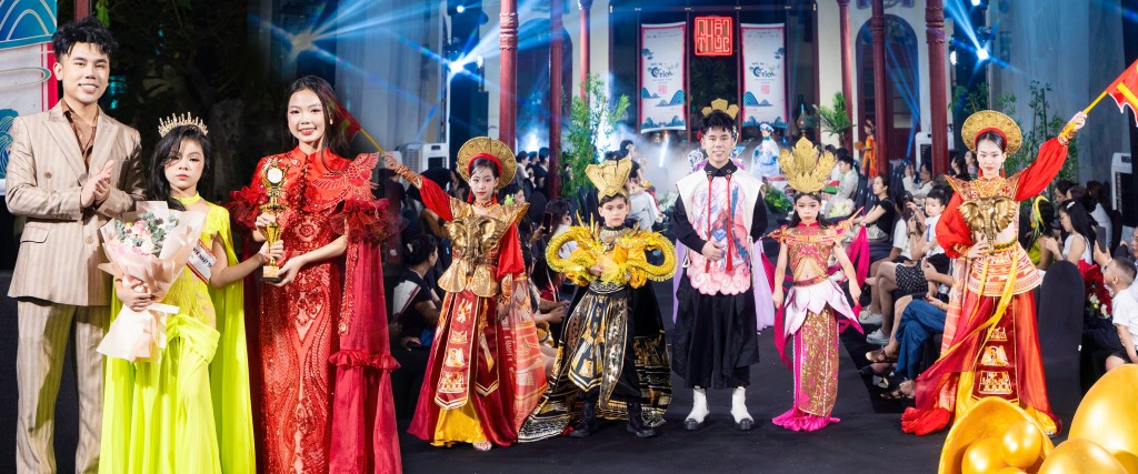Loạt mẫu nhí tỏa sáng trong show thời trang “Bước ra từ cổ tích” của NTK Nhật Thực