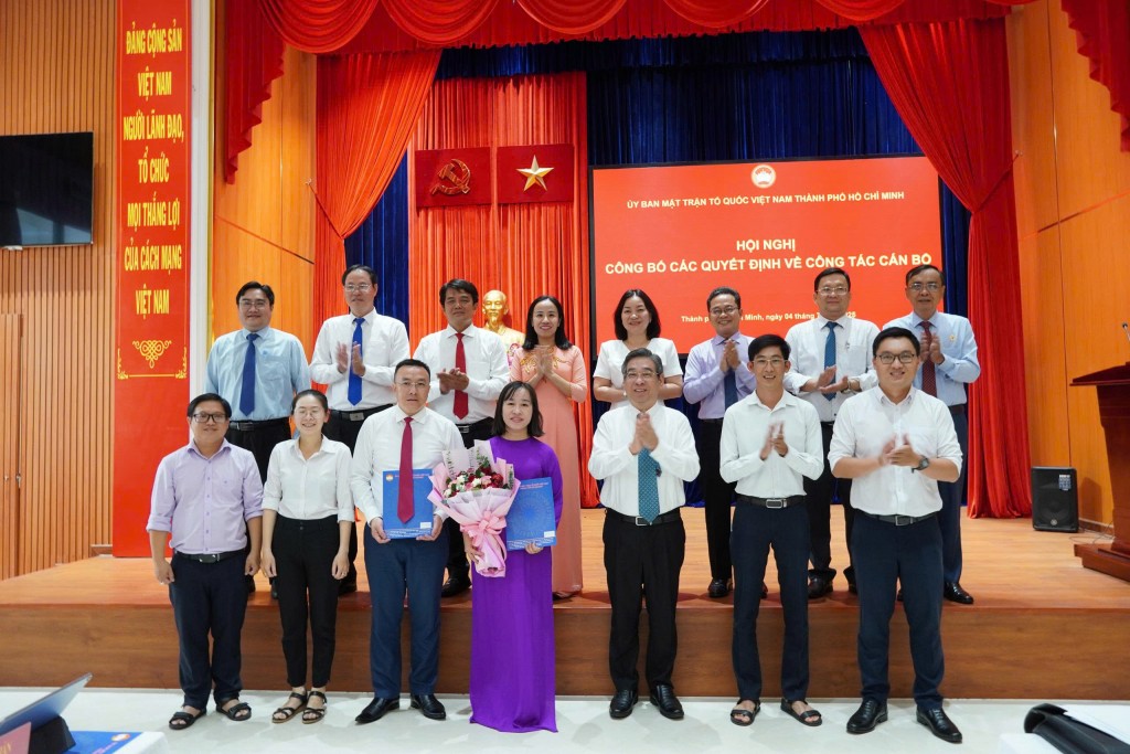 MTTQ Việt Nam TP Hồ Chí Minh trao quyết định nhân sự các ban