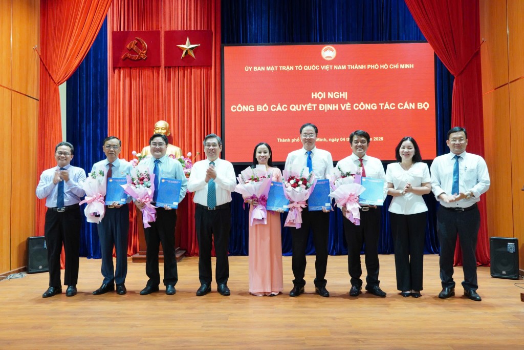 MTTQ Việt Nam TP Hồ Chí Minh trao quyết định nhân sự các ban