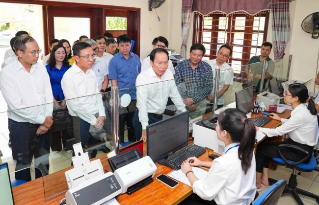 Lãnh đạo Hải Phòng kiểm tra hoạt động tại nhiều xã, phường mới