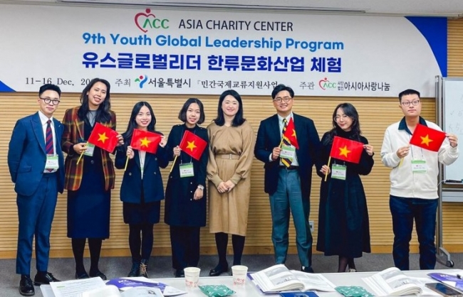 Mở cánh cửa hội nhập cho bạn trẻ