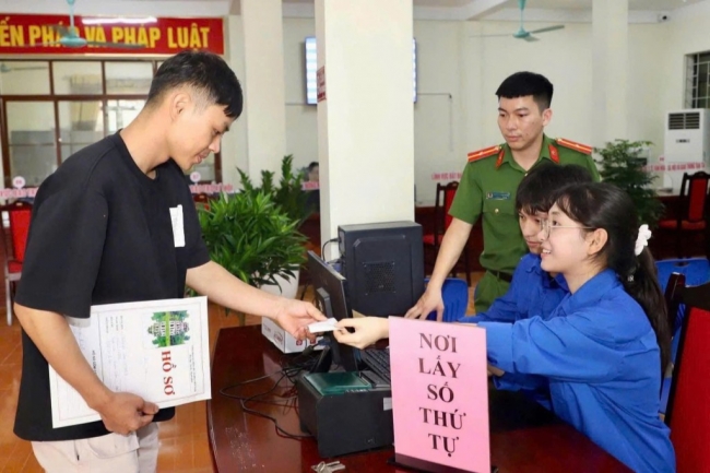 Đưa sinh viên về xã đặc thù hỗ trợ phục vụ hành chính công