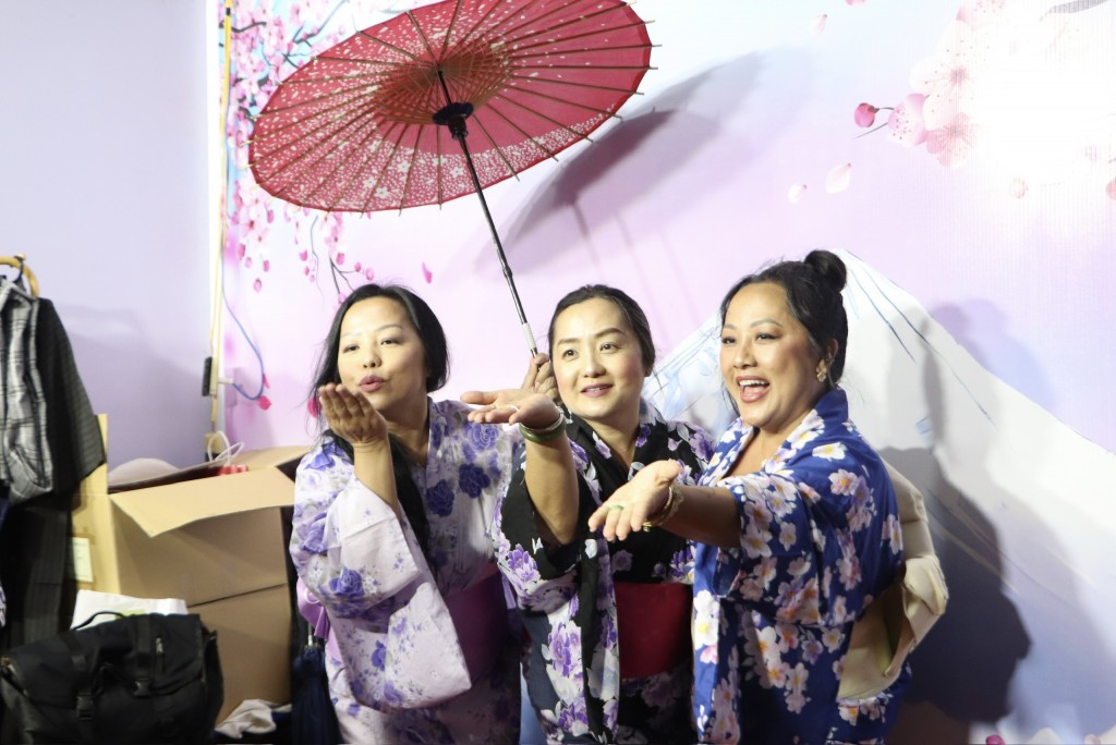 Người dân thích thú trải nghiệm trang phục Kimono