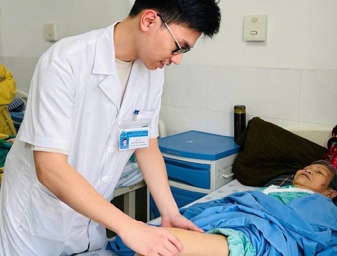Phẫu thuật u ác tính mô mềm hiếm gặp cho bệnh nhân 76 tuổi