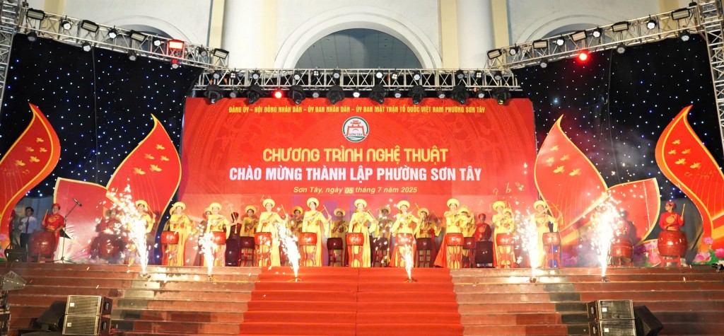 Rộn ràng đêm nhạc chào mừng thành lập phường Sơn Tây