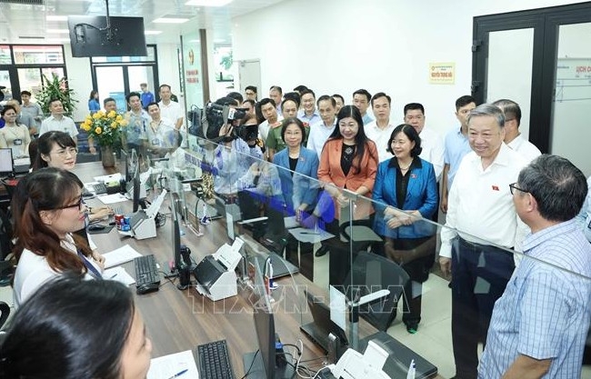 Thay đổi tư duy, nâng cao trình độ, trách nhiệm và đạo đức công vụ