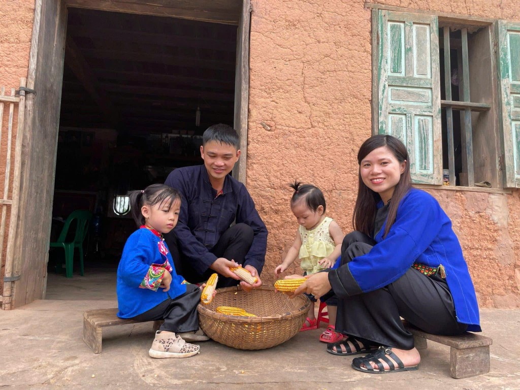 Nữ cán bộ bộ