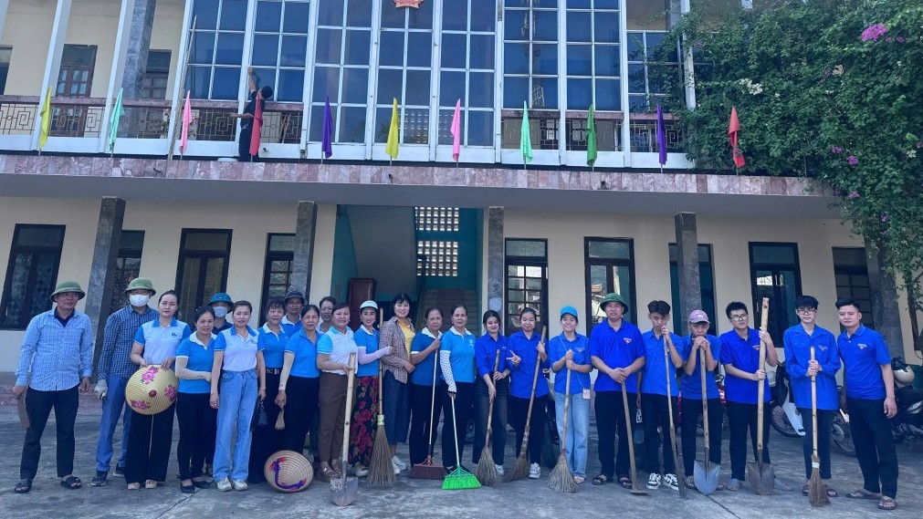 Mặt trận Tổ quốc xã Hồng Vân chung tay chỉnh trang trụ sở