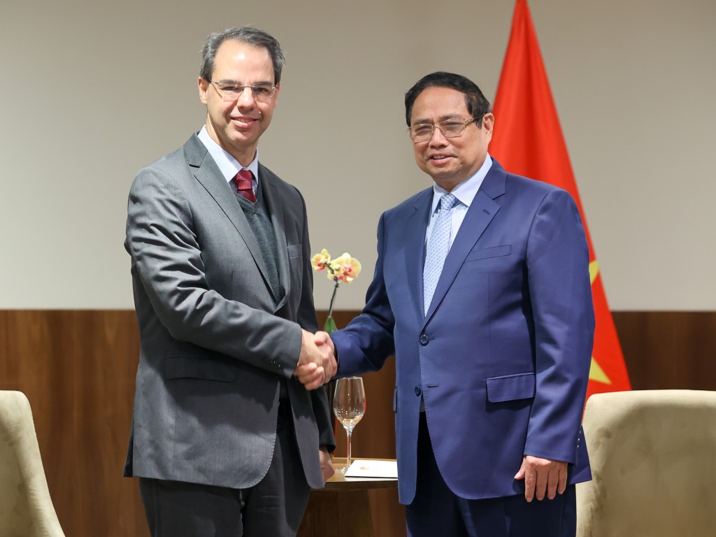 Thủ tướng Phạm Minh Chính tiếp ông Jose Serrador Neto, Phó Chủ tịch toàn cầu của Tập đoàn Embraer - Ảnh: VGP/Nhật Bắc