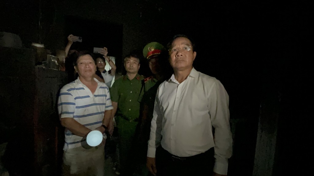Chủ tịch UBND TP Hồ Chí Minh đến hiện trường chỉ đạo khắc phục vụ cháy cư xá Độc Lập