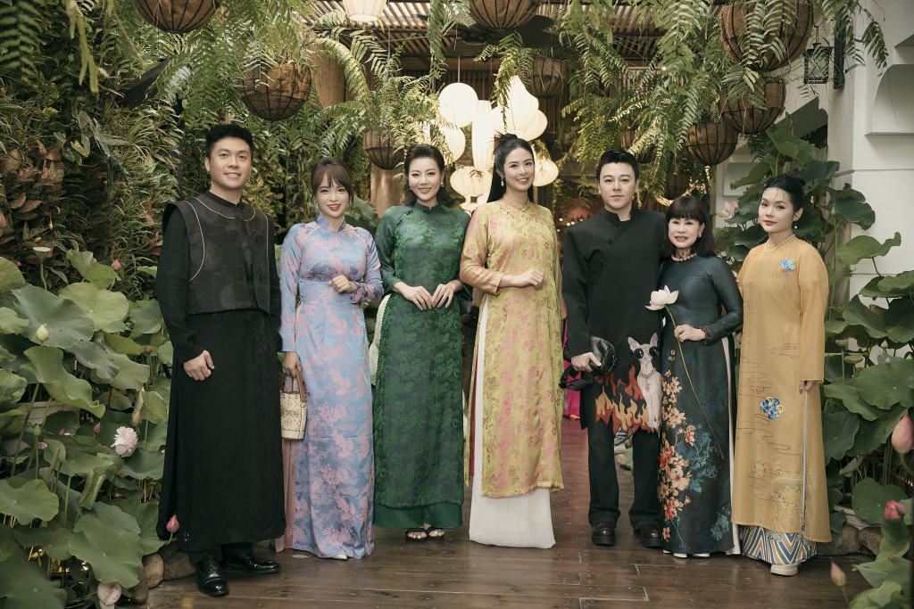 show diễn thời trang giới thiệu bộ sưu tập “Thoải mộng” của NTK Cao Minh Tiến diễn ra tại khu vườn xanh mướt 70 Nguyễn Du (Ngon Garden) đã hội tụ sự tham gia của nhiều sao Việt show diễn thời trang giới thiệu bộ sưu tập “Thoải mộng” của NTK Cao Minh Tiến diễn ra tại khu vườn xanh mướt 70 Nguyễn Du (Ngon Garden) đã hội tụ sự tham gia của nhiều sao Việt