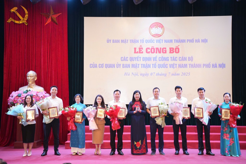 Công bố các quyết định công tác cán bộ của Mặt trận Hà Nội