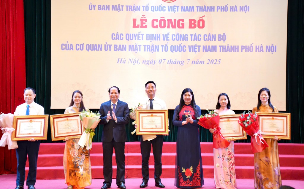 Công bố các quyết định công tác cán bộ của Mặt trận Hà Nội