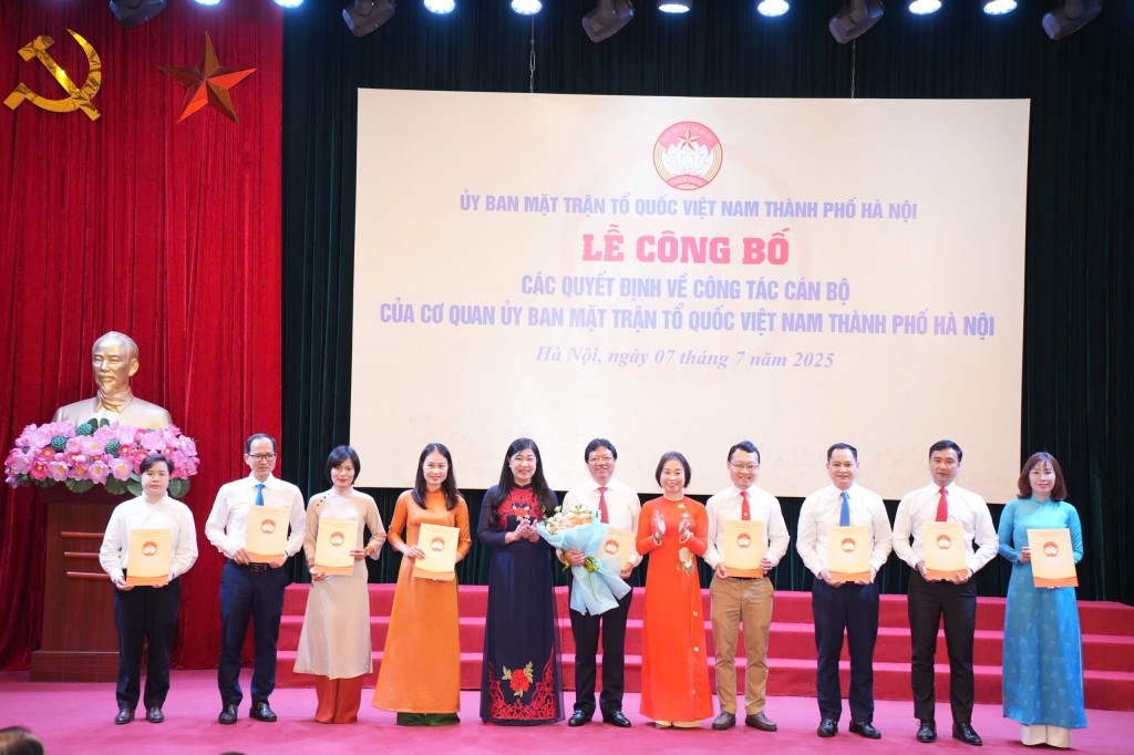 Công bố các quyết định công tác cán bộ của Mặt trận Hà Nội