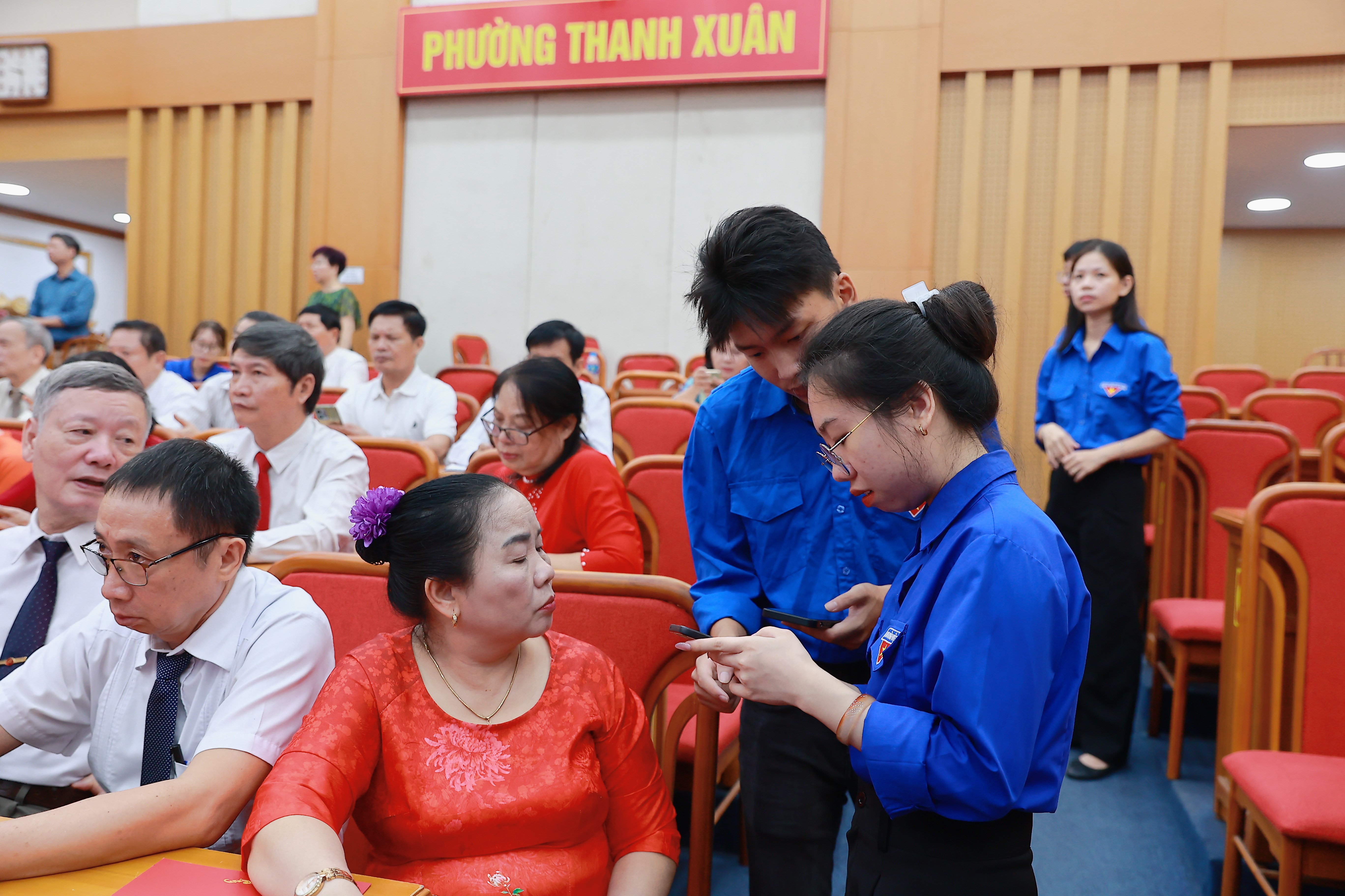 Hết mình hỗ trợ người dân, góp phần xây dựng chính quyền thông minh
