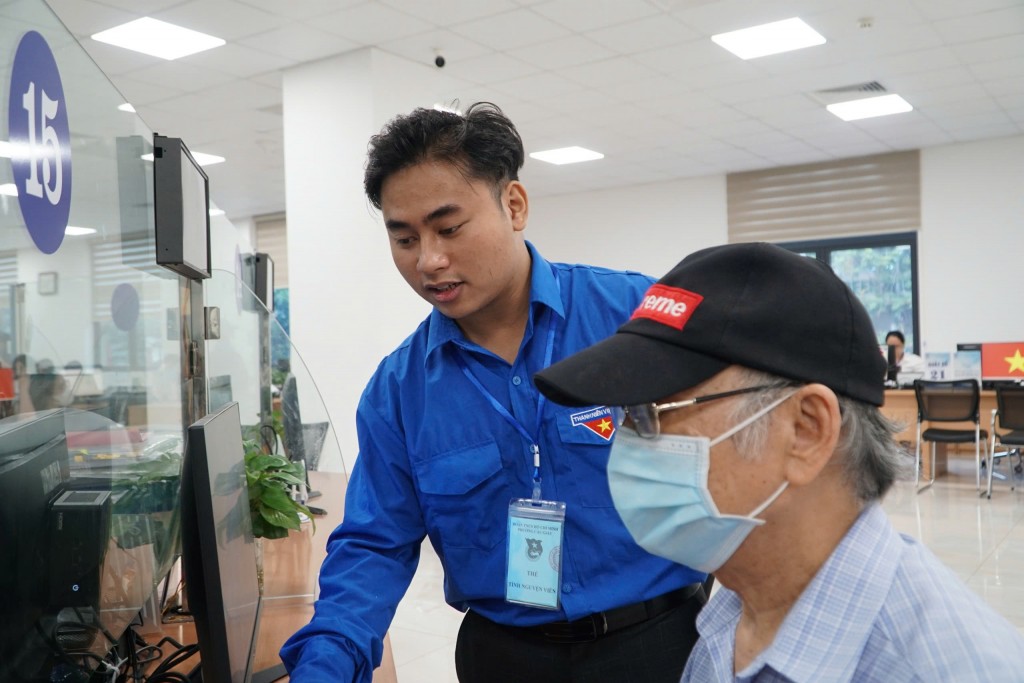 Tình nguyện đồng hành vì sự hài lòng của người dân