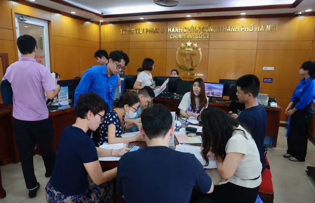 Hết mình hỗ trợ người dân, góp phần xây dựng chính quyền thông minh