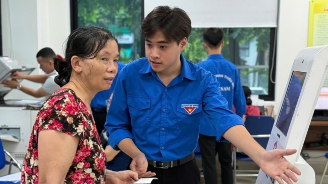 Góp sự tận tâm cùng chính quyền phục vụ Nhân dân