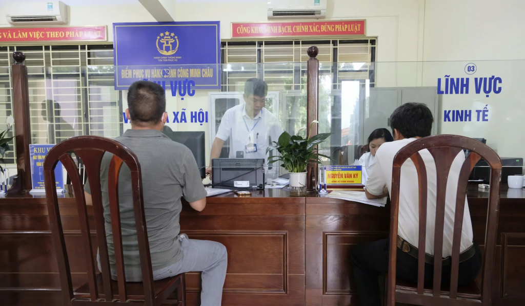 Thanh niên xã đảo Minh Châu tiếp sức chính quyền hai cấp vận hành hiệu quả