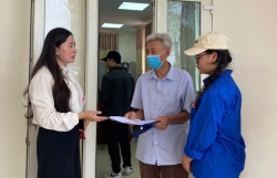 Tất bật, hiệu quả tại điểm giải quyết thủ tục hành chính