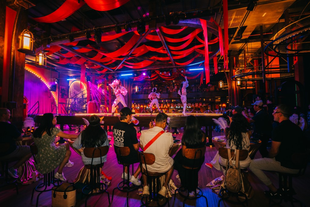 Cận cảnh bên trong show diễn đắt khách “After Glow” tại Ba Na Hills
