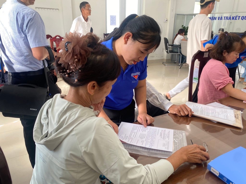 Thời gian đầu vận hành chính quyền hai cấp, khối lượng công việc lớn, mô hình mới, sự hỗ trợ tích cực của đoàn viên thanh niên xung kích góp phần quan trọng giúp Trung tâm vận hành ổn định, thông suốt