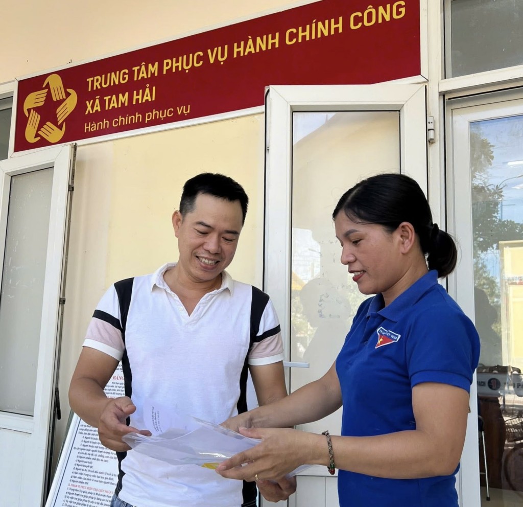 Lực lượng thanh niên tình nguyện Đà Nẵng ra quân hỗ trợ hướng dẫn Nhân dân làm thủ tục tại các Trung tâm hành chính công xã, phường trên địa bàn thành phố 