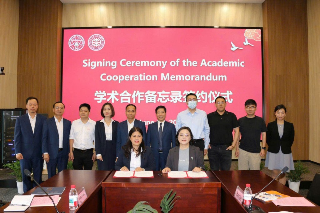 Đoàn công tác Trường Đại học Công nghệ Giao thông vận tải làm việc và ký kết Biên bản hợp tác với Đại học Đông Nam