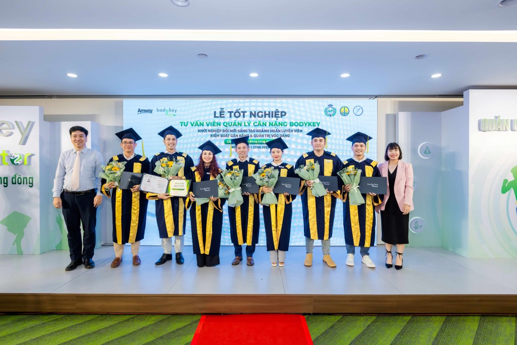 184 học viên là Nhà phân phối đã hoàn tất chương trình đào tạo Huấn luyện viên Quản lý Cân nặng theo định hướng chuyên sâu và bền vững.