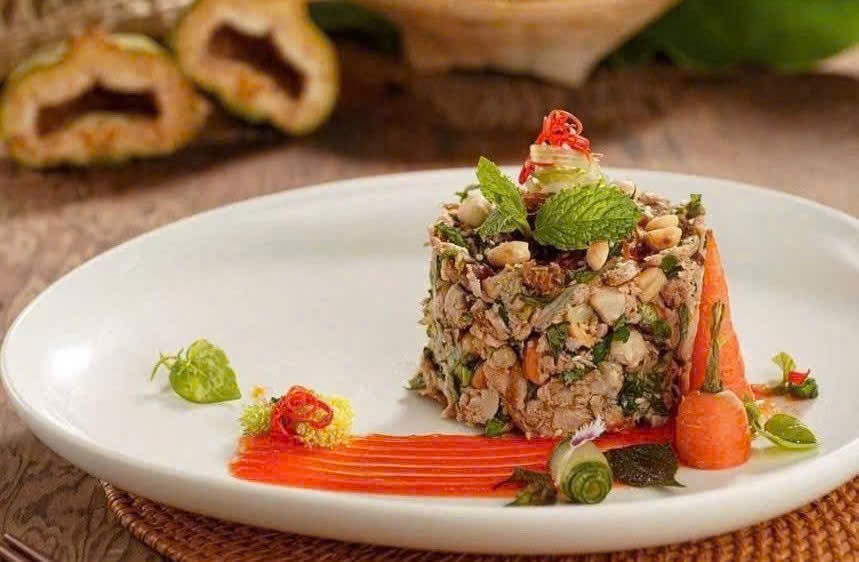 Anh miệt mài tìm tòi, thử nghiệm, sáng tạo, không ngừng trau chuốt từng món ăn từ hương vị đến cách bày trí
