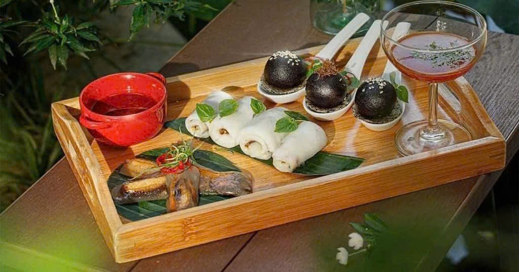  Nghệ nhân Ngô Văn Tân luôn chú trọng nguyên liệu tươi ngon, thuần khiết, kết hợp bí quyết độc đáo để tạo nên món ăn chay bổ dưỡng, đậm đà giá trị văn hóa truyền thống của cố đô.