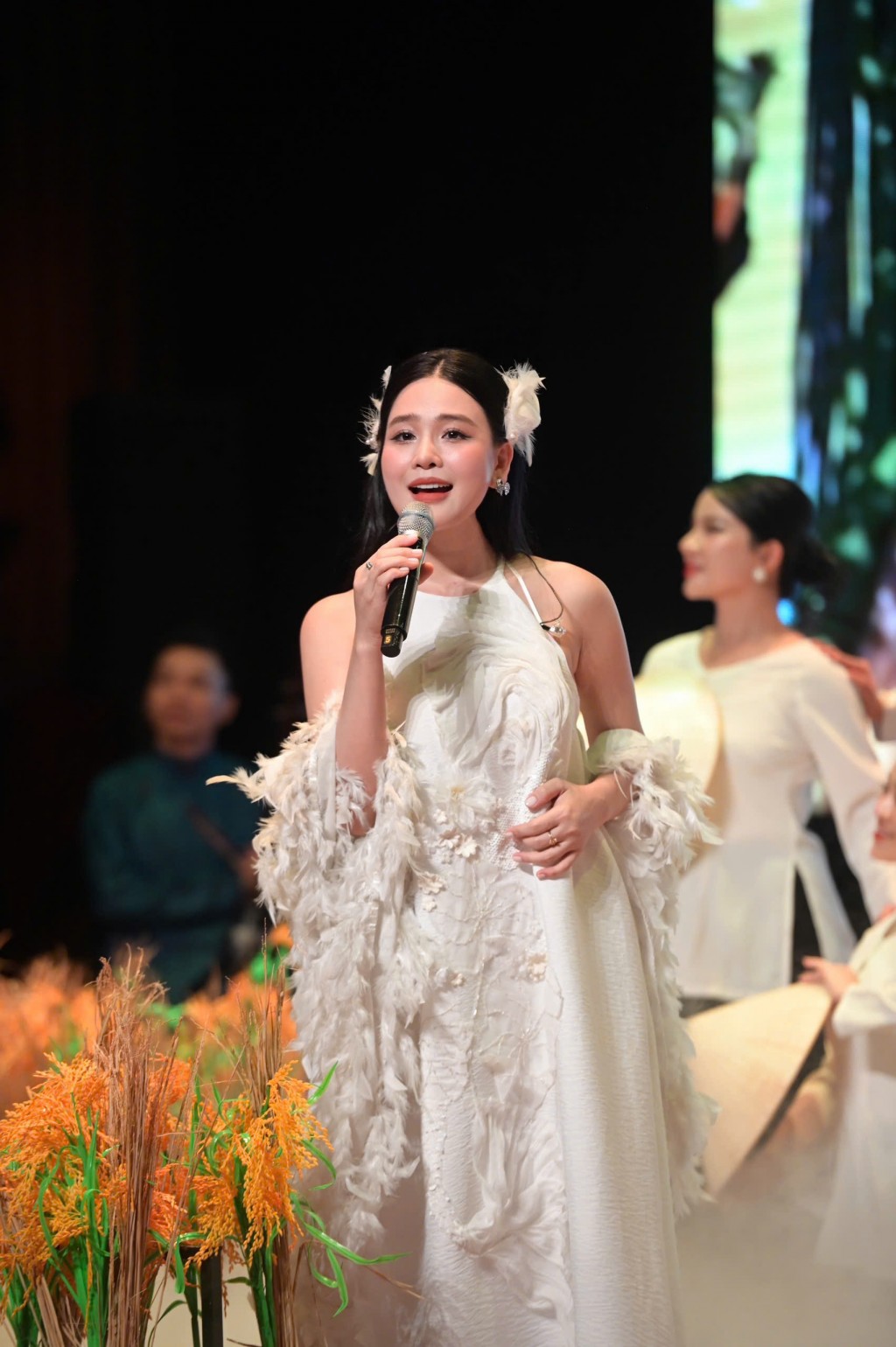 Phát huy giá trị văn hóa dân gian trong biểu diễn nhạc nhẹ