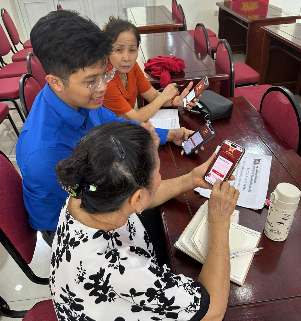 Sự hỗ trợ nhiệt tình của thanh niên giúp  đảng viên tại các tổ dân phố sử dụng 