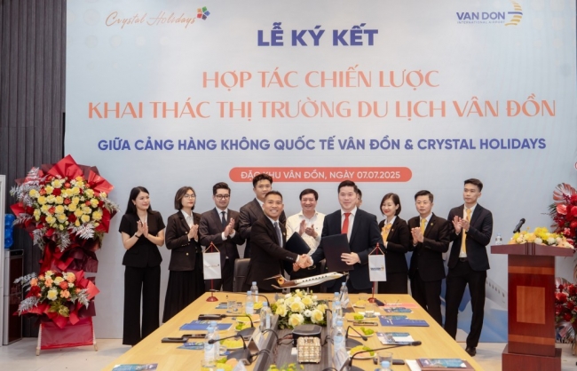 Cảng HKQT Vân Đồn bắt tay Crystal Holidays mở rộng nguồn khách và quảng bá điểm đến