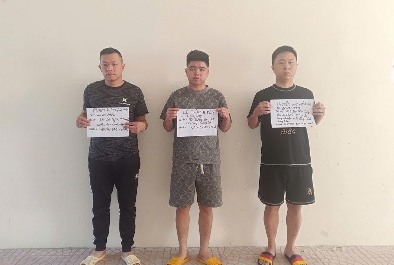 Các đối tượng Dũng, Tôn, Hoàng (từ trái qua phải)