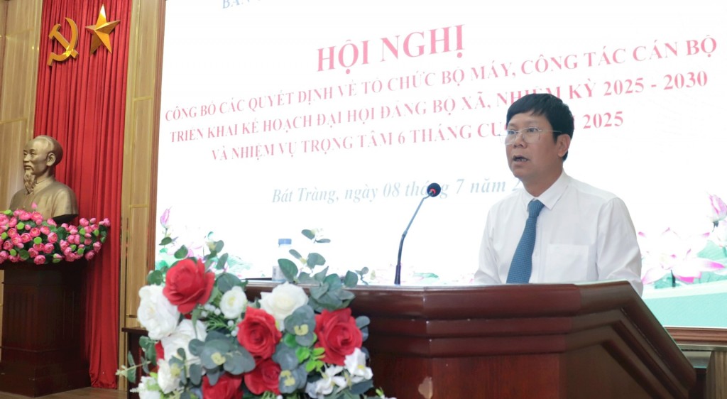 Xã Bát Tràng công bố các quyết định về tổ chức bộ máy, công tác cán bộ