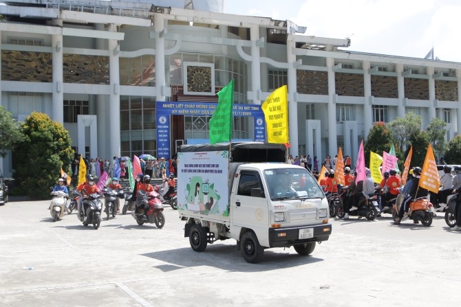 Hà Nội mít tinh hưởng ứng ngày Dân số thế giới 11/7 - Tin tức sự kiện - Cổng thông tin điện tử Sở y tế Hà Nội