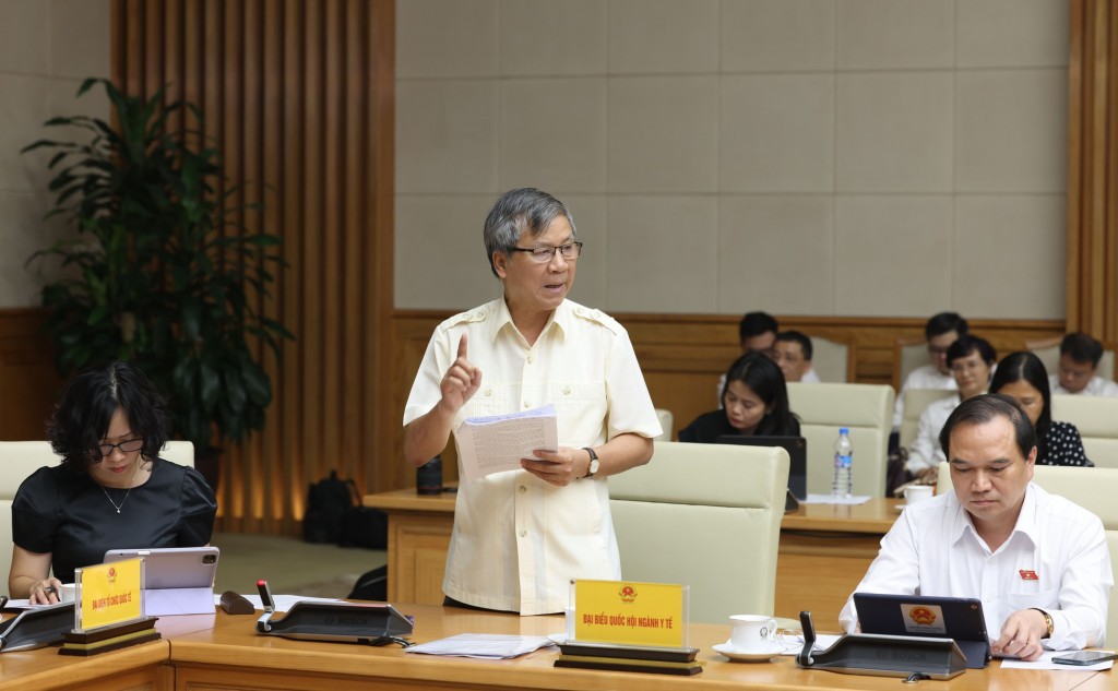 Đại biểu Quốc hội Nguyễn Anh Trí góp ý dự thảo Nghị quyết - Ảnh: VGP/Đức Tuân