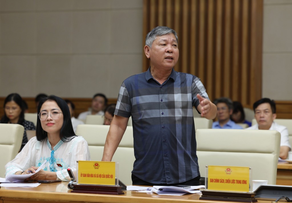 Đại biểu góp ý dự thảo Nghị quyết - Ảnh: VGP/Nhật Bắc