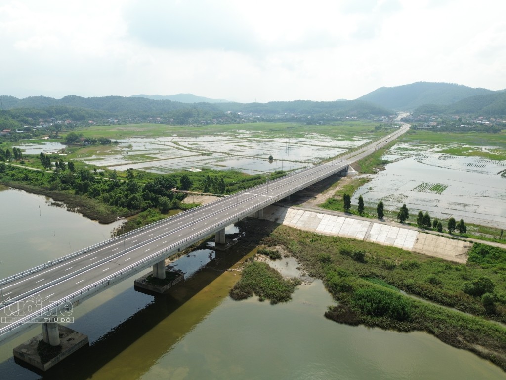 Cận cảnh cầu Đồng Việt nối tỉnh Bắc Ninh với TP Hải Phòng