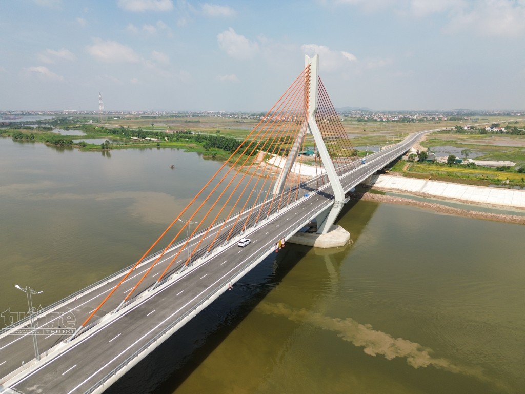 Cận cảnh cầu Đồng Việt nối tỉnh Bắc Ninh với TP Hải Phòng