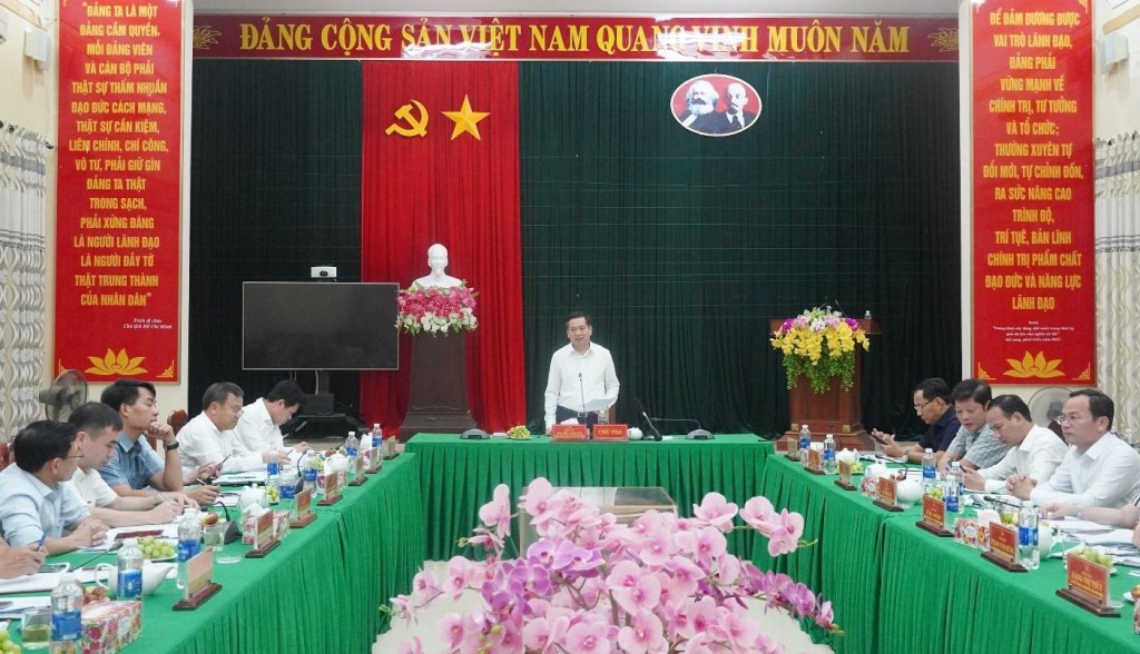 Phó Bí thư Thường trực Tỉnh ủy Nguyễn Long Hải phát biểu tại buổi làm việc với Ban Thường vụ Đảng ủy phường Đông Hà và Ban Thường vụ Đảng ủy phường Nam Đông Hà